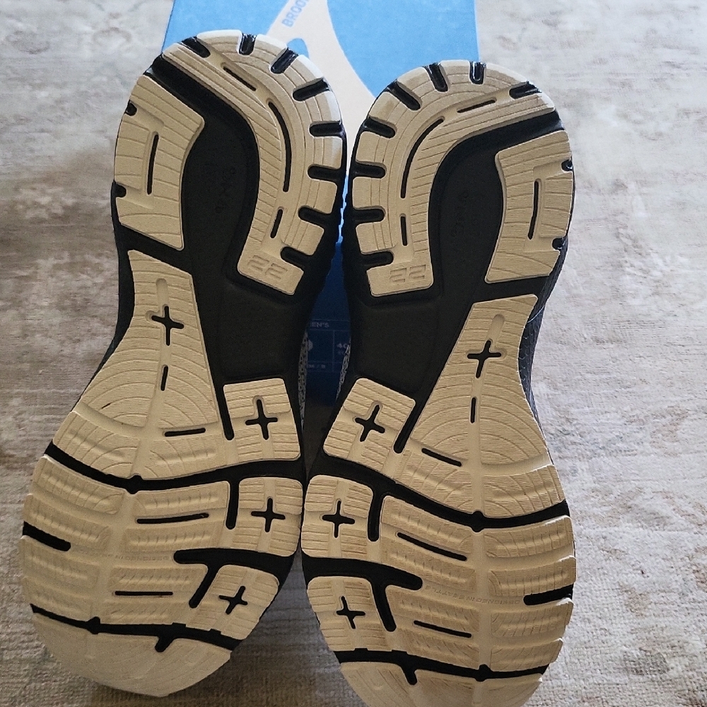 Brooks Women's Adrenaline Black and White Athletic Shoes - Picture 5 of 6